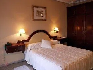 El Pilar Hotell La Carlota 3*,